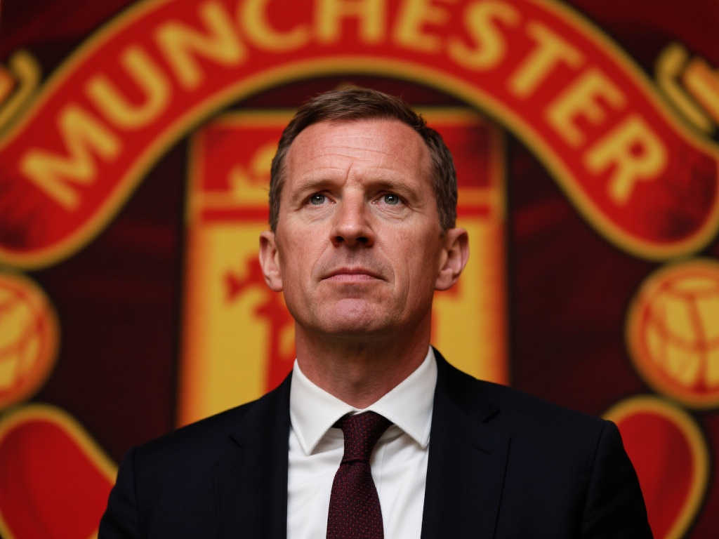 曼联困境加剧：阿什沃思“离职”暴露问题，拉爵误判再添新账